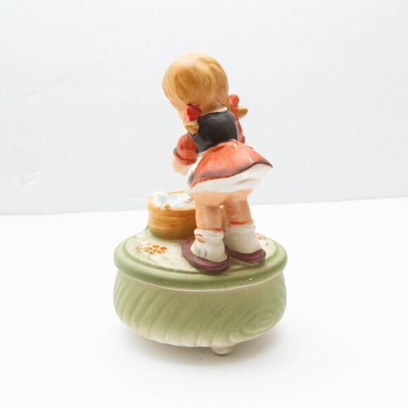 Vintage Japan Bisque Porcelain Girl Giving Cat A Bath Rotating Music Box Works - Picture 6 of 11